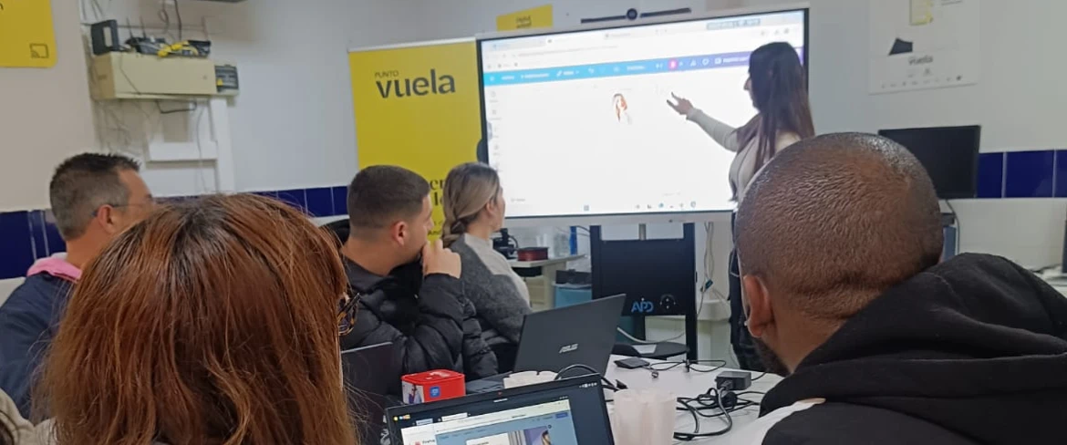 El programa Reincorpora impulsa la inserción digital de varias personas privadas de libertad del CIS de Huelva